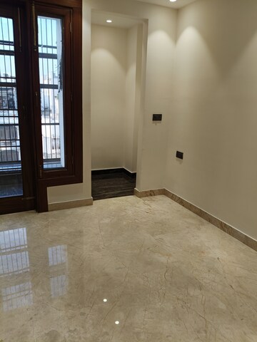 Room in 3 BHK Builder Floor at Anand Vihar – for Sale
