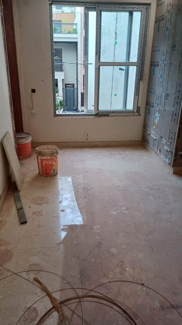Room in 2.5 BHK Builder Floor at Paschim Vihar – for Sale