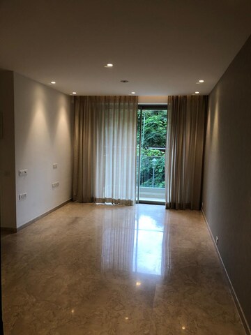 Room in 2 BHK Apartment at Hiranandani Castle Rock, Powai – for Rent