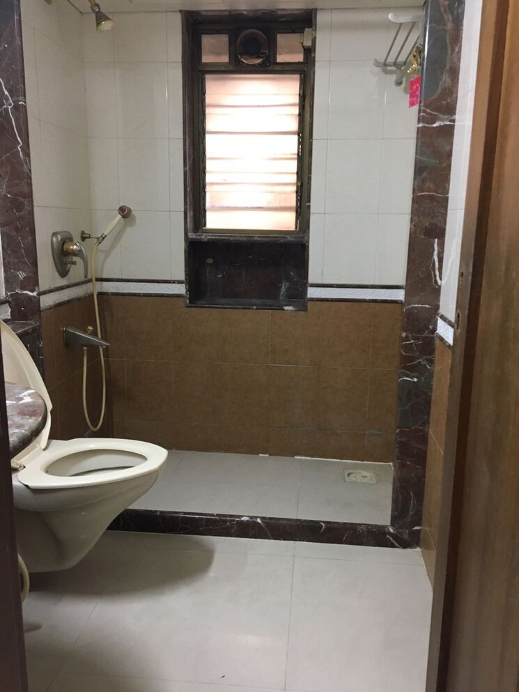 Bathroom, paramount-towers 2 Bedroom 900 Sq.Ft. Apartment In Khar West Mumbai 7619356