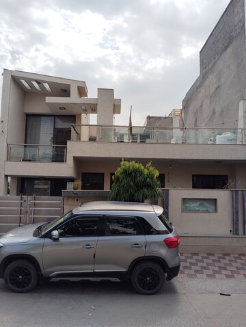  Plot For Sale in Sector 17