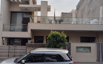 Plot For Sale in Sector 16
