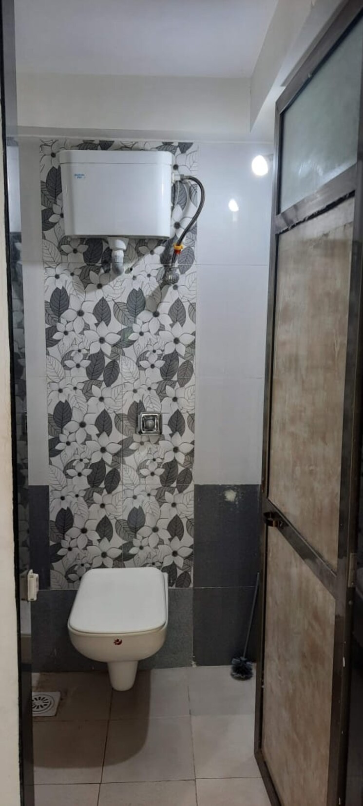 Bathroom, matru-aashish 1 Bedroom 525 Sq.Ft. Apartment In Parel Mumbai 7619582
