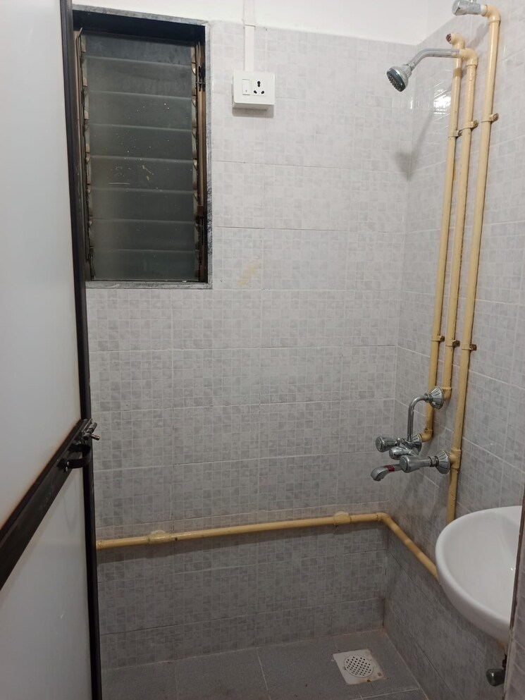 Bathroom, marwadi-wadi-tower 1 Bedroom 310 Sq.Ft. Apartment In Parel Mumbai 7619589