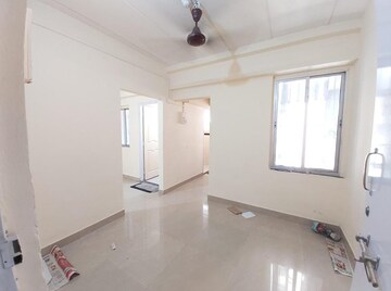 Room in 1 BHK Apartment at Shrinivas Tower, Lower Parel – for Rent