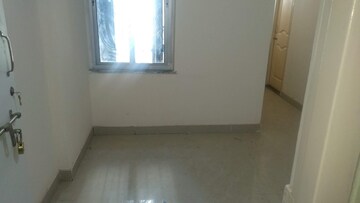Room in 1 BHK Apartment at Shrinivas Tower, Lower Parel – for Rent