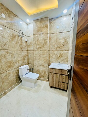 Furnished Amenities in 4 BHK Builder Floor at Dwarka Mor – for Sale