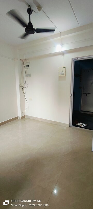 Room in 1 BHK Apartment at Shrinivas Tower, Lower Parel – for Rent