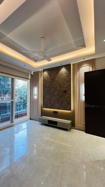 Living Room in 3 BHK Builder Floor at Unitech South City 1, South City 1 – for Sale