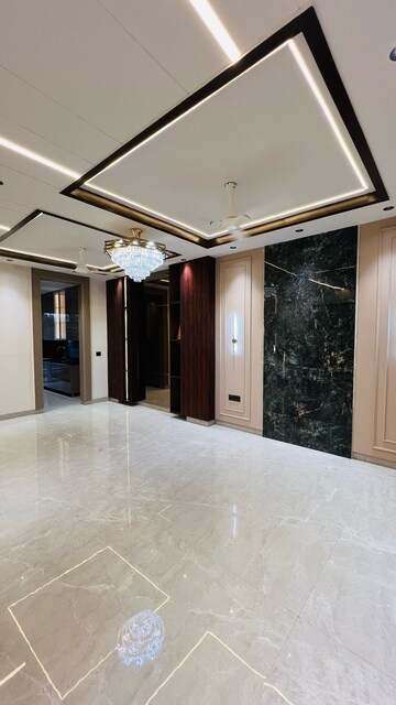 Room in 3 BHK Builder Floor at Unitech South City 1, South City 1 – for Sale