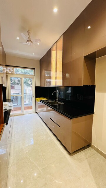 Kitchen in 3 BHK Builder Floor at Unitech South City 1, South City 1 – for Sale