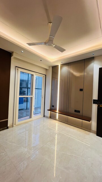 Room in 3 BHK Builder Floor at Unitech South City 1, South City 1 – for Sale