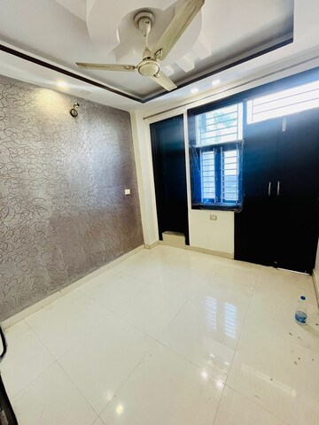 Room in 2 BHK Builder Floor at Dwarka Mor – for Rent