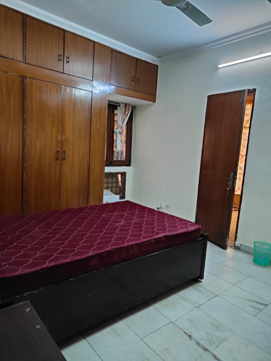 Rental 3 Bedroom 1500 Sq.Ft. Apartment in Sarita Vihar Mig Flats