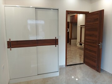 Room in 3 BHK Builder Floor at Fidato Honour Homes, Sector 89 – for Sale