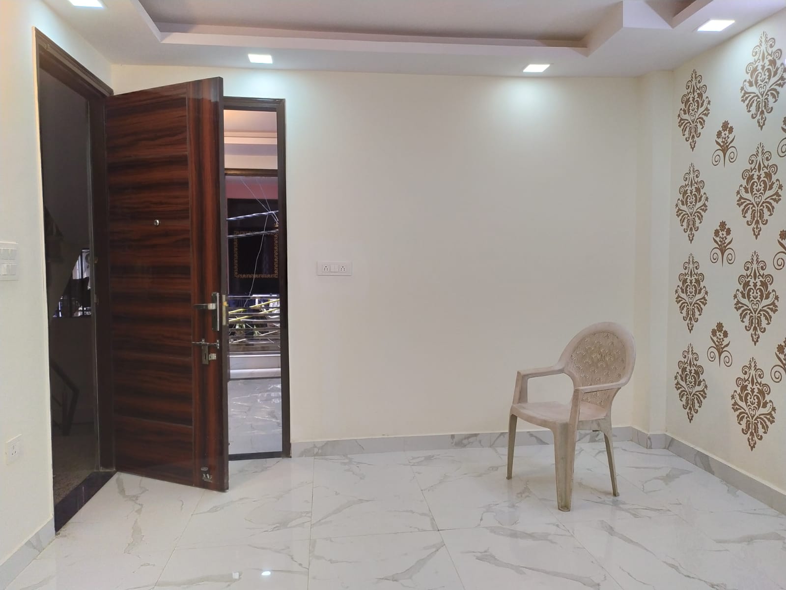 Rental 1.5 Bedroom 79 Sq.Yd. Apartment in Govindpuri Delhi 7622909