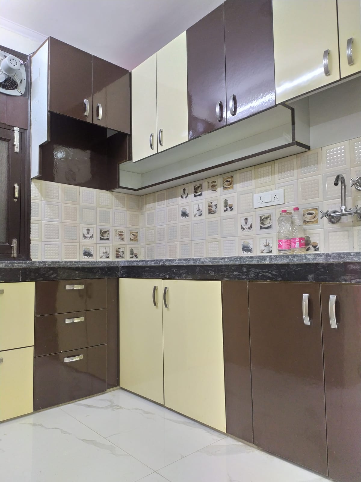 Rental 2 Bedroom 105 Sq.Yd. Apartment in Govindpuri Delhi 7623305