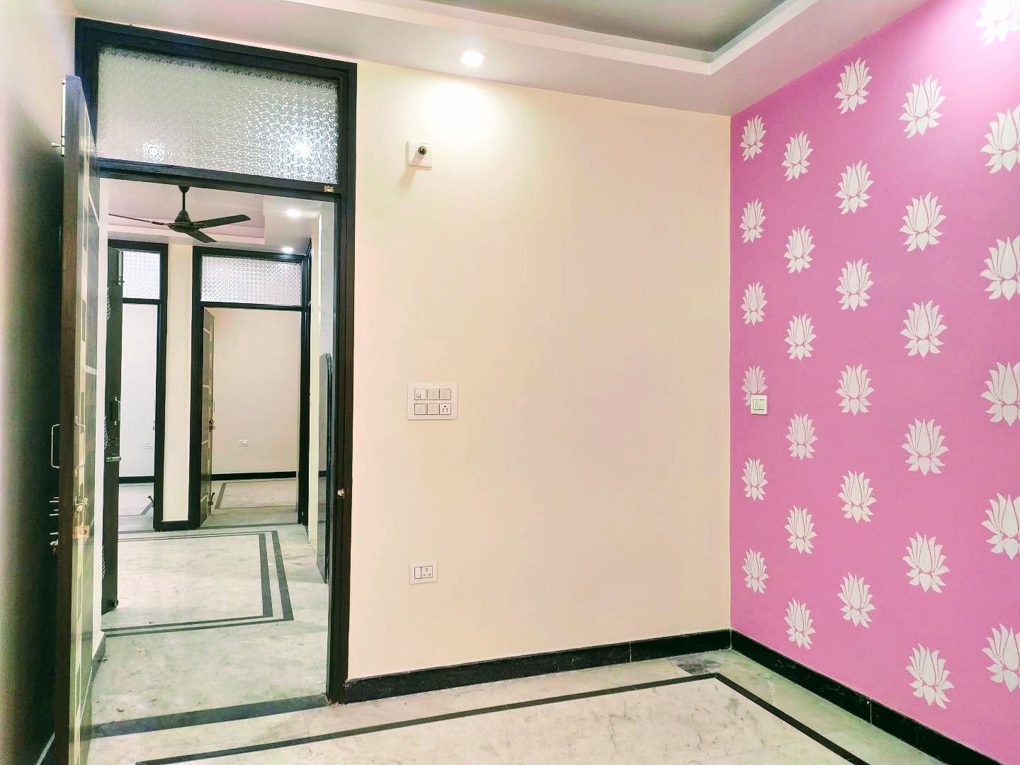 Rental 2 Bedroom 105 Sq.Yd. Apartment in Govindpuri Delhi 7623305