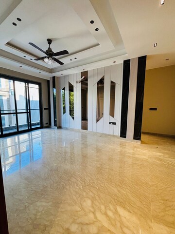 Room in 3 BHK Builder Floor at Sushant Lok 2, Sector 57 – for Sale