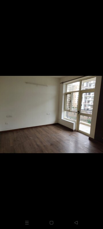 Room in 2 BHK Apartment at Sushma Green vista, Ghazipur – for Sale