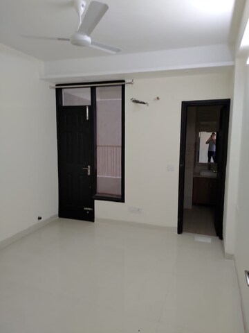 Room in 3 BHK Apartment at Golden Sand Apartments, Dhakoli Village – for Sale