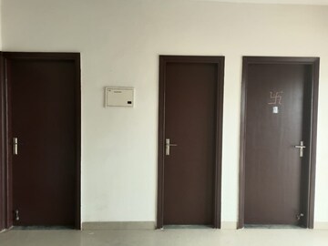 Room in 3 BHK Builder Floor at BPTP Parkland, Sector 75 – for Sale