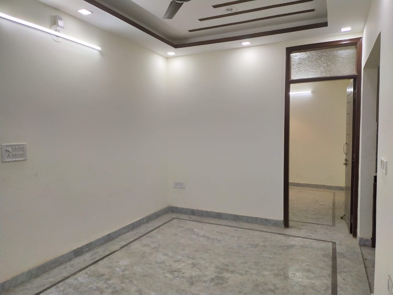 Rental 1.5 Bedroom 75 Sq.Yd. Apartment in Govindpuri Delhi 7621869