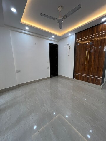 Room in 2 BHK Builder Floor at Palm Residency Chhatarpur, Chattarpur – for Sale