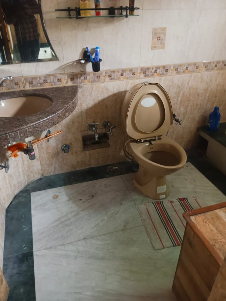 Bathroom, patparganj 3 Bedroom 1500 Sq.Ft. Apartment In Patparganj Delhi 7624915