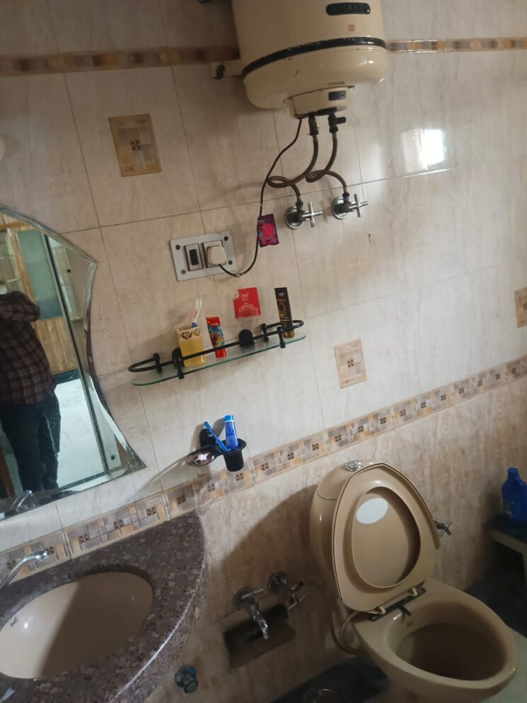 Bathroom, patparganj 3 Bedroom 1500 Sq.Ft. Apartment In Patparganj Delhi 7624915