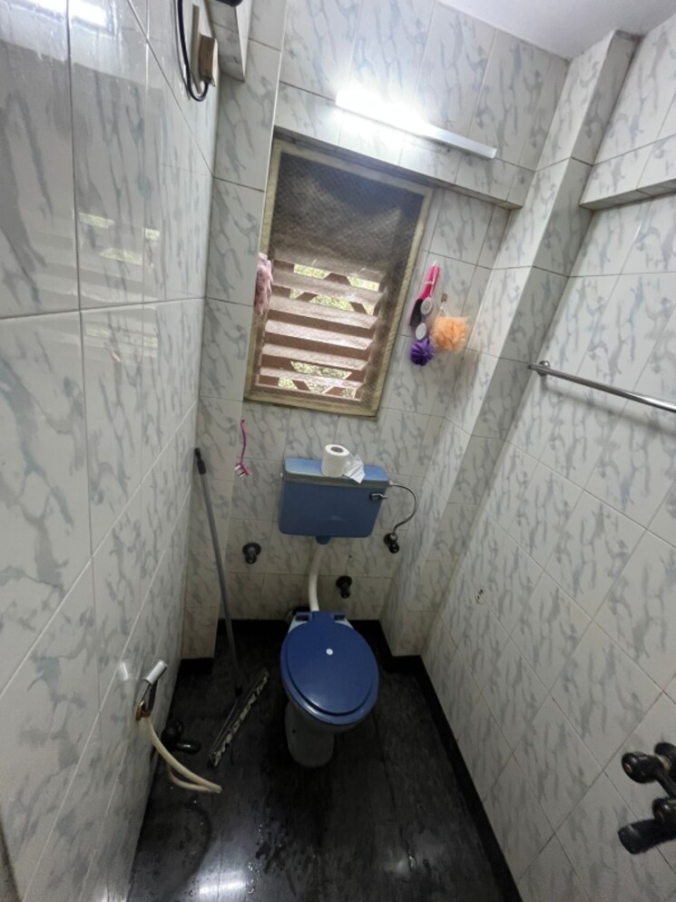 Bathroom, navratna-chs-santacruz-east 1 Bedroom 450 Sq.Ft. Builder Floor In Santacruz East Mumbai 7625807