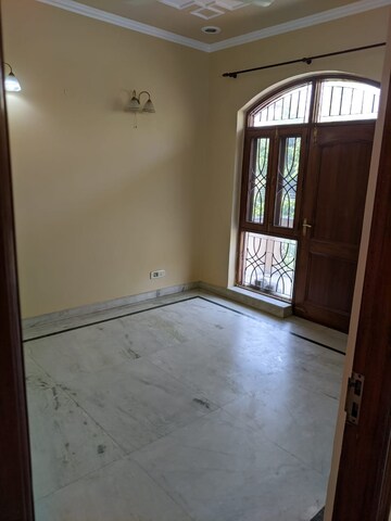 Room in 2 BHK Builder Floor at Sushant Lok 2, Sector 57 – for Sale