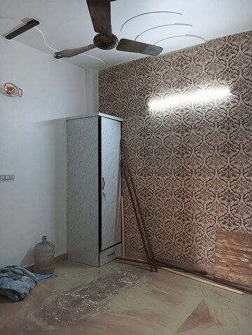 Room in 3 BHK Builder Floor at Rohini Sector 25 – for Sale