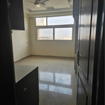 Room in 3 BHK Apartment at Amrapali Golf Homes, Haibatpur – for Sale