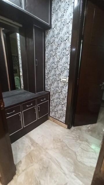 रेसिडेंशियल बिल्डर फ्लोर वर्ग यार्ड फॉर रेंट इन साउथ एक्सटेंशन वन दिल्ली  7627232