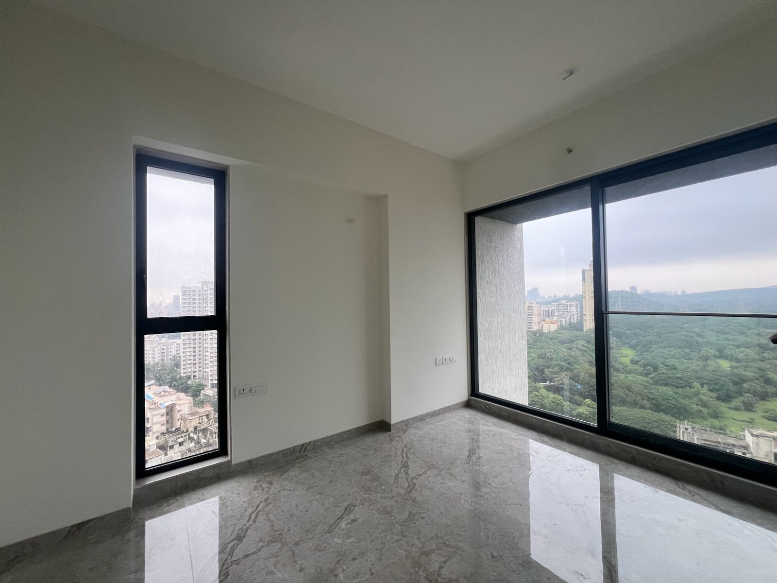 2 BHK Apartment For Resale in Viceroy Savana Kandivali East Mumbai  7627352