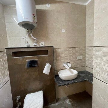 Kitchen in 4 BHK Apartment at Mansarovar Park – for Sale