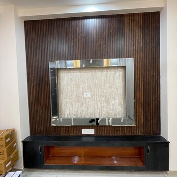 Furnished Amenities in 4 BHK Apartment at Mansarovar Park – for Sale