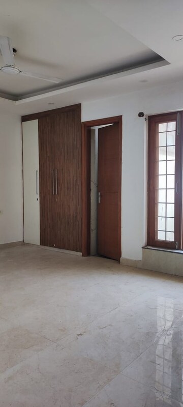 Room in 3 BHK Builder Floor at BPTP Park Central, Sector 85 – for Sale