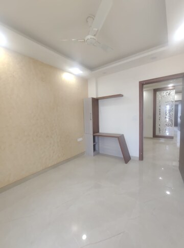 Room in 4 BHK Builder Floor at BPTP Park Central, Sector 85 – for Sale