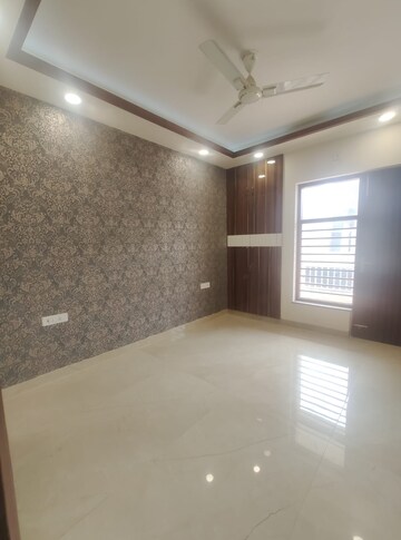 Room in 4 BHK Builder Floor at BPTP Park Central, Sector 85 – for Sale