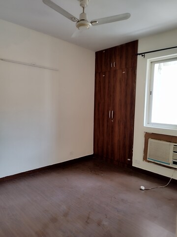 Room in 3 BHK Apartment at Jaypee Greens Kosmos, Sector 134 – for Sale