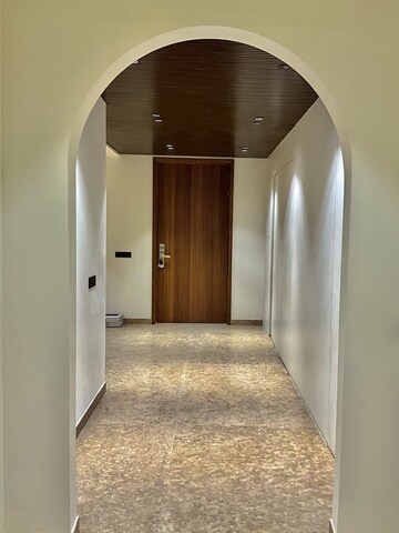 Building Lobby in 4 BHK Builder Floor at Sushant Lok 2, Sector 57 – for Sale
