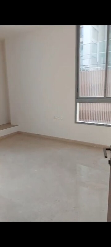 Room in 2.5 BHK Apartment at Piramal Vaikunth, Balkum Pada – for Sale