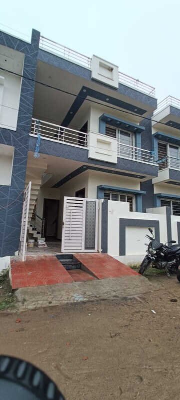 3 BHK Villa – Exterior View View at Kursi Road - for Sale