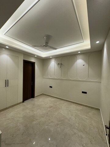 Building Lobby in 4 BHK Builder Floor at Ansal Versalia Avante, Sector 67a – for Sale