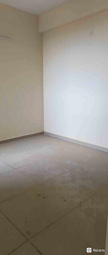 Room in 3 BHK Apartment at Conscient Habitat Residences, Sector 78 – for Sale