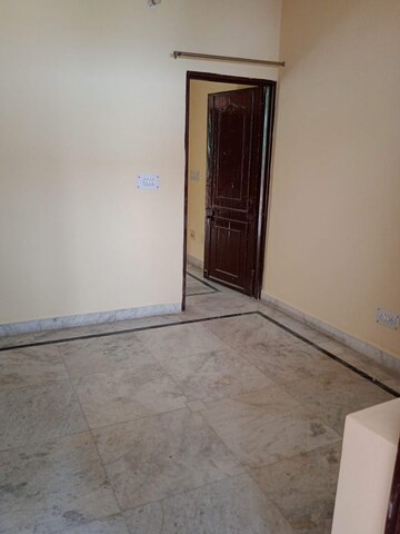 Room in 3 BHK Builder Floor at Sector 57 – for Sale