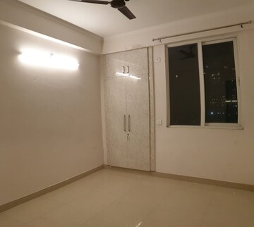 Room in 2 BHK Apartment at Gaur City 2 - 12th Avenue, Sector 16c Greater Noida – for Sale