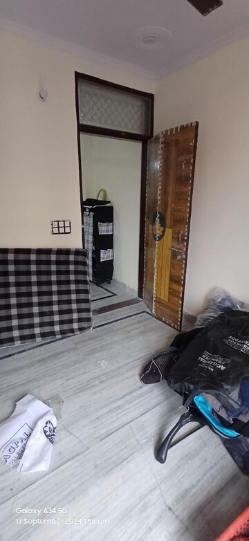 Parking in 1 RK Builder Floor at Dwarka Mor – for Rent